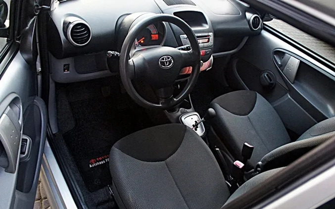 Toyota Aygo cena 14999 przebieg: 111000, rok produkcji 2006 z Raciąż małe 326